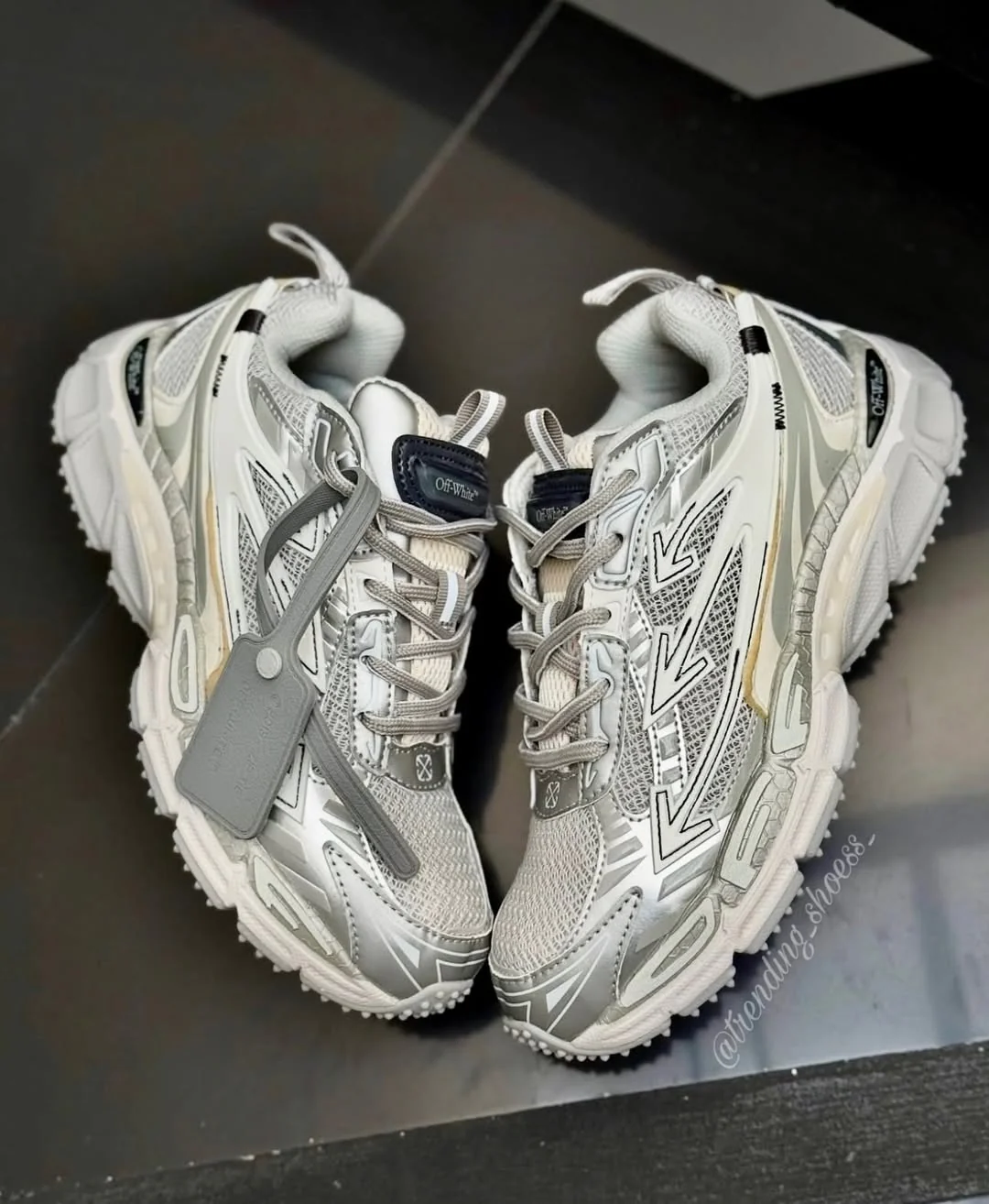 OFF-WHITE ''Be right back'' grey edition - Image 3
